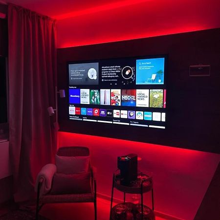 De Luxe Apartment, Wifi, Tv 65" Praga Esterno foto